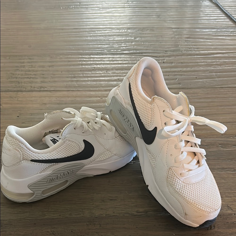 WOMEN'S NIKE AIR MAX EXCEE SNEAKERS